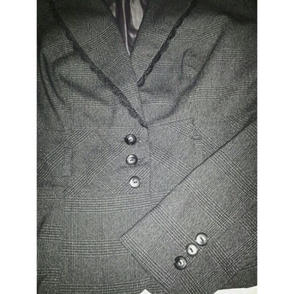 ✨HP 12-5-16✨Grey Plaid Blazer✨ - Picture 2 of 4